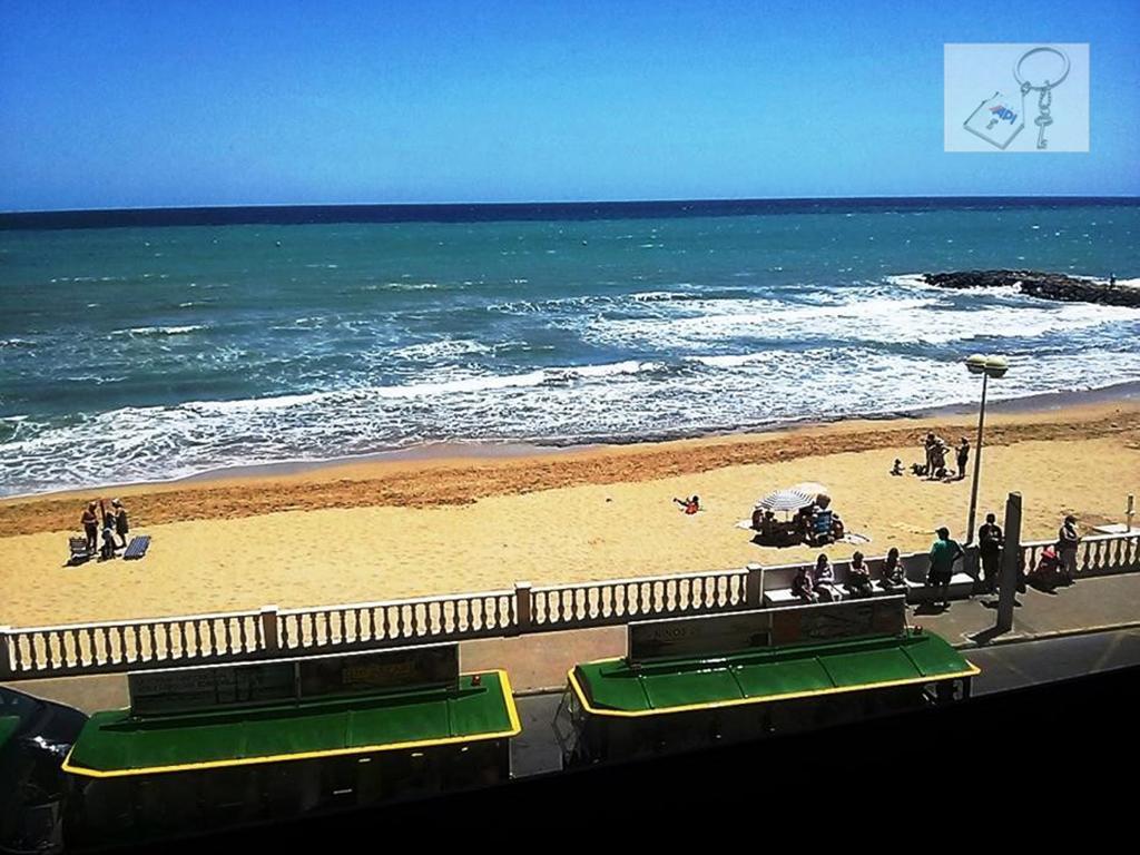 Sea View Apartment Торевьиа Номер фото